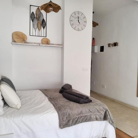 Tranquility Studio Apartment Малага Екстер'єр фото
