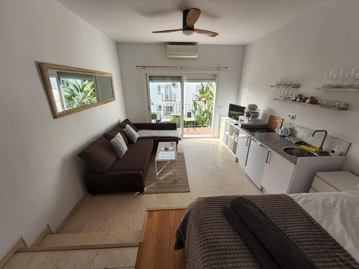 Tranquility Studio Apartment Малага Екстер'єр фото
