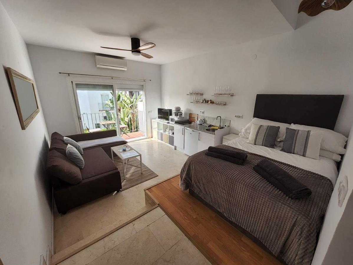 Tranquility Studio Apartment Малага Екстер'єр фото